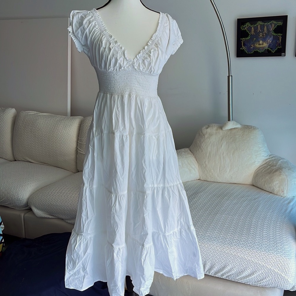 WEWOREWHAT peasant tiered dress ruched bodice deep v neckline